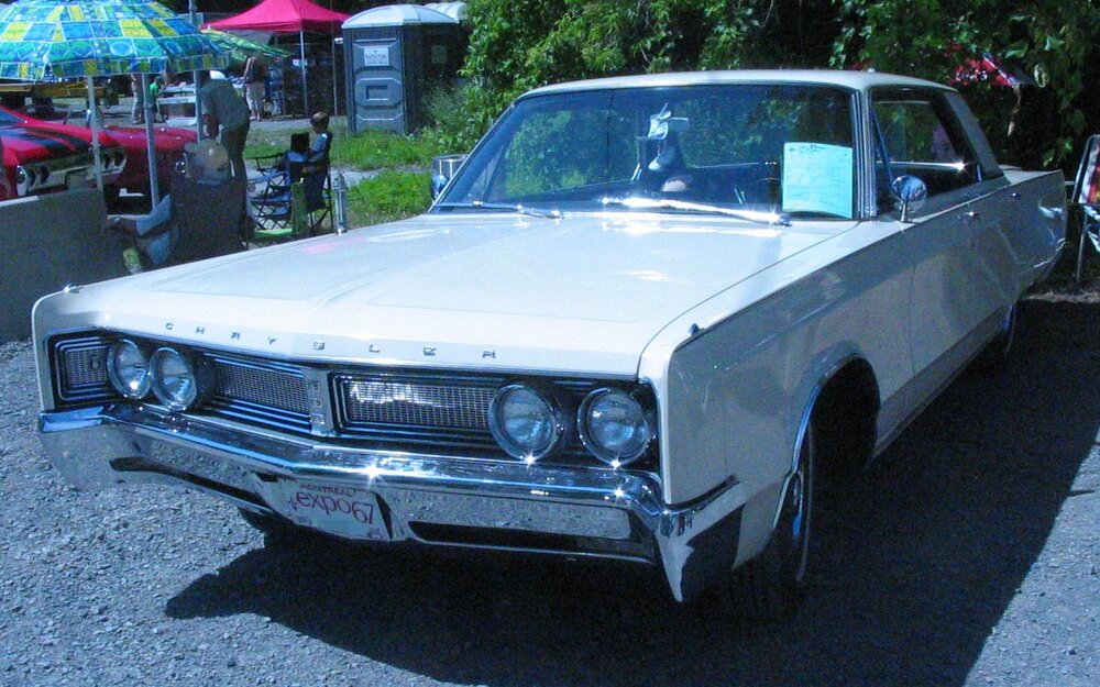 '67_Chrysler_Newport_(Auto_classique_Laval_'11).jpg