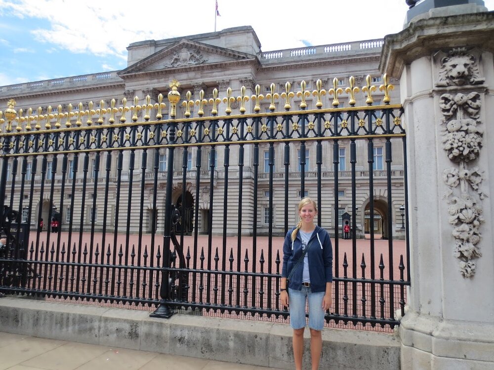 BuckinghamPalaceFence.jpg