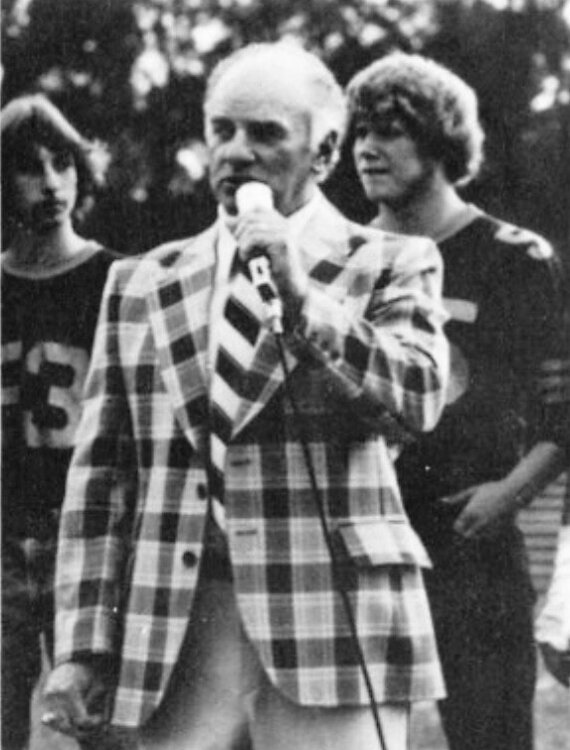 1570362353_RedDog1980Lloyd.thumb.jpg.12de11d8ab09d049ba29d947f090de2c.jpg