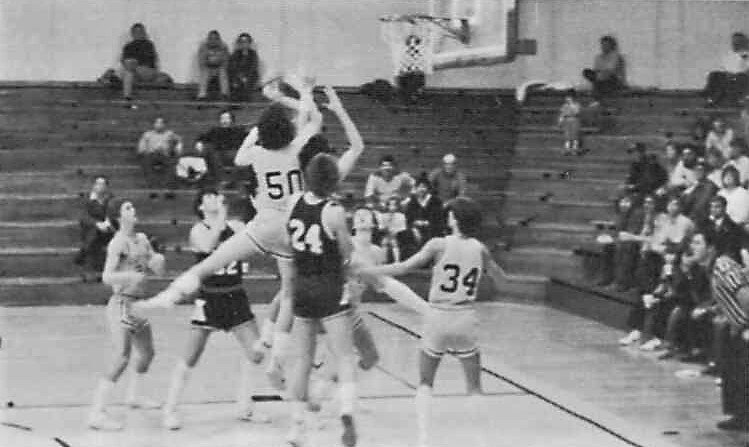 1252297614_Yearbook_full_record_image(36).jpg.bb2941656176e68835942744e8927864.jpg