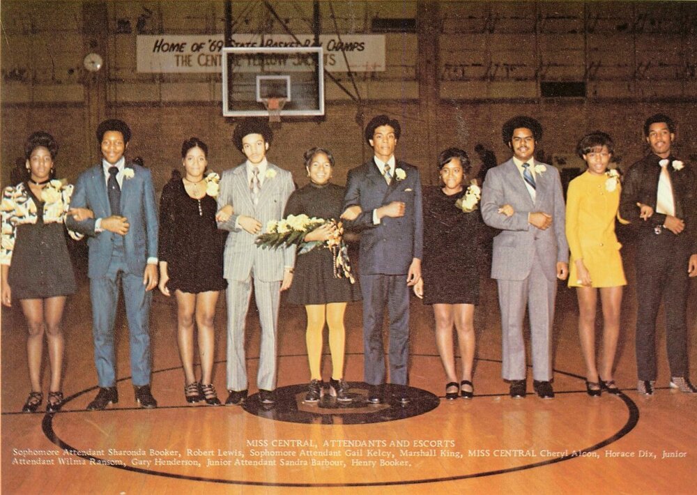 198781675_Yearbook_full_record_image(31).thumb.jpg.97dcacb10372fd28a9c1cbe5d76e9e25.jpg