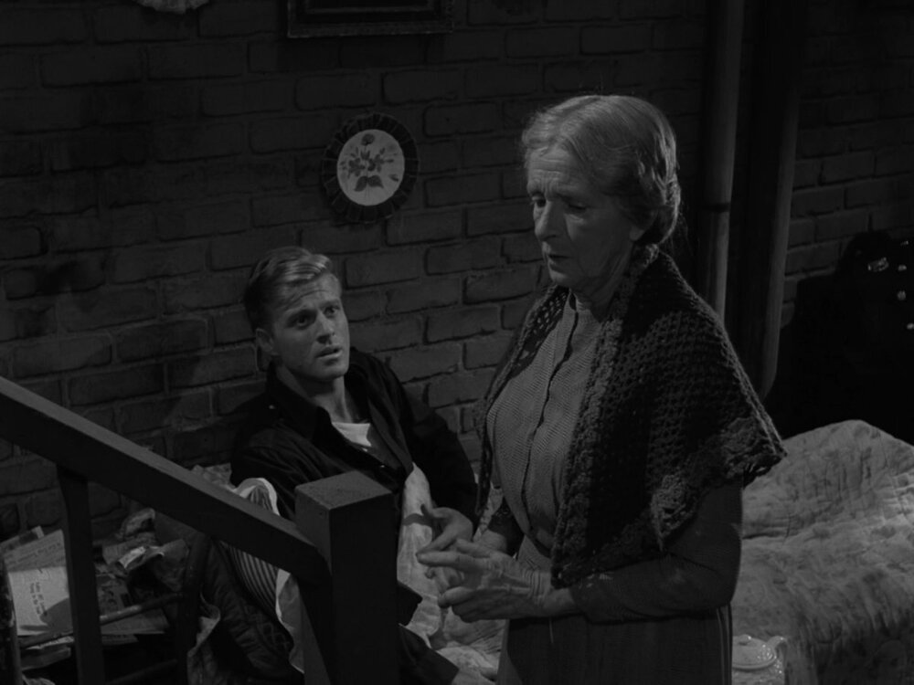 The-Twilight-Zone-Nothing-in-the-Dark-3.jpg